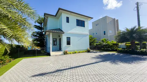 BEACH HOUSE IN EAST END