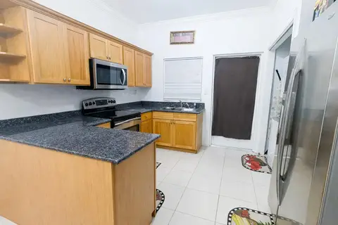 2 Bed 2.5 Bath Triplex
