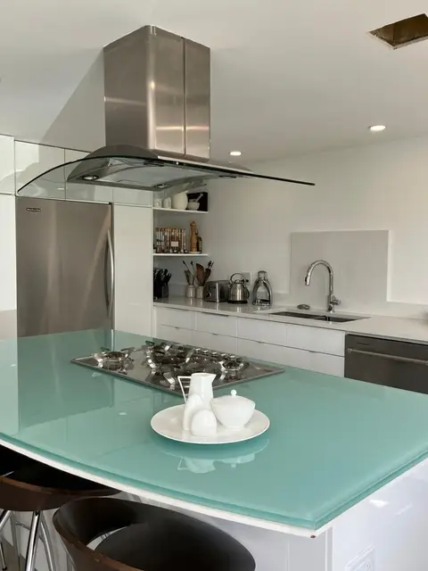 Stunning Oceanfront, 1bed/1.5bath apartment, south Sound