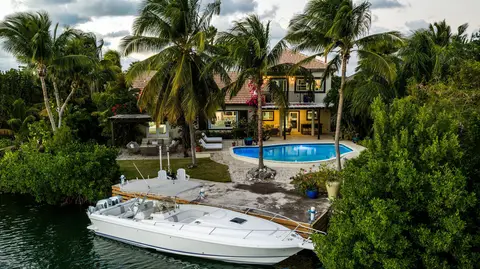 FOR RENT | FULLY RENOVATED 4-BED CANAL FRONT HOME WITH DEN & DOCK | THE SHORES