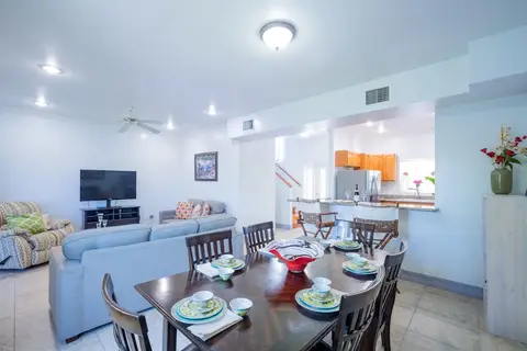 2 En-Suite Bed 2.5 Bath Condo with pool in South Sound/GT