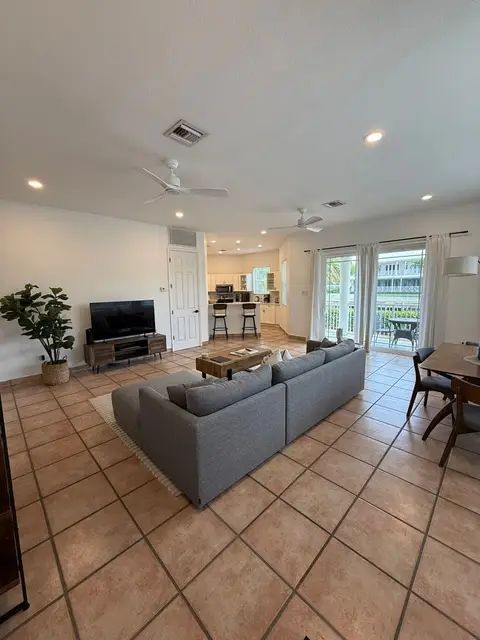 HUGE apartment in Governors Harbour. 2 Bedroom, 2.5 Bath