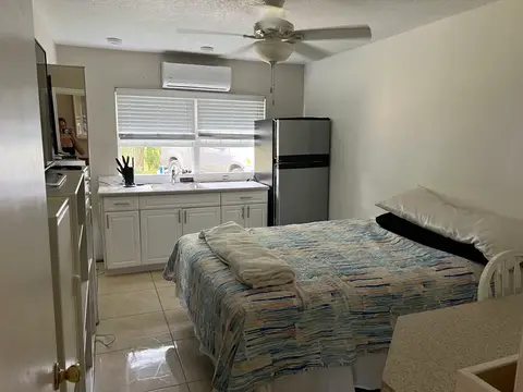 2 Rooms available in 4Bed House