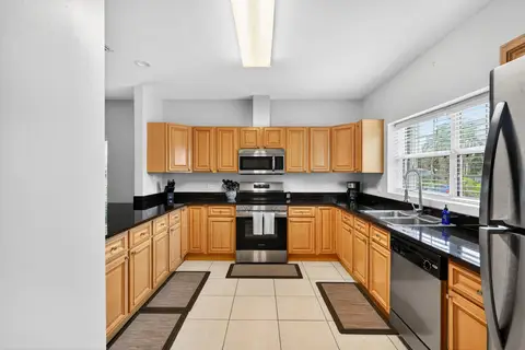 Cayman Crossing Large 3 bed end unit
