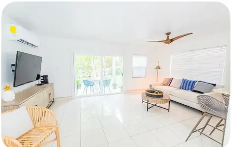 Seagull Condo Rental - Live on the Beach - Walk Everywhere