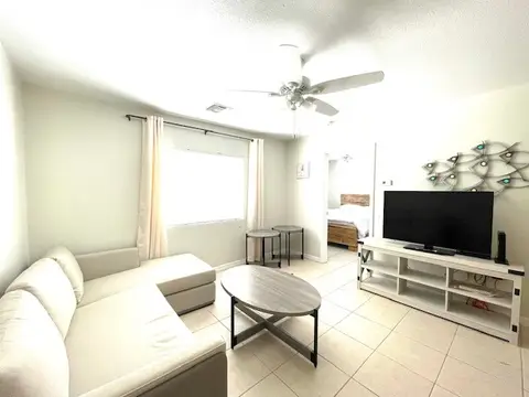 Lakeside 2 bed/2bath - near Camana Bay
