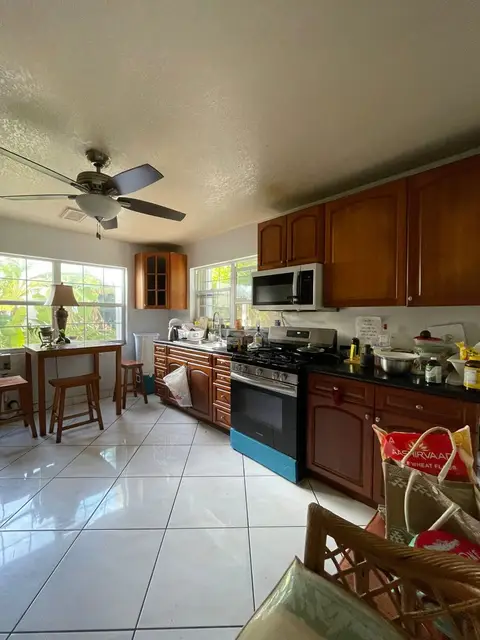 Private room ready to rent at Newport Ave