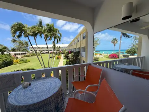 Seven Mile Beach Condo - Room for rent