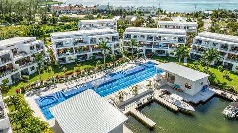 ARVIA 3 BED/3BATH CANAL FRONT UNIT WITH DOCK