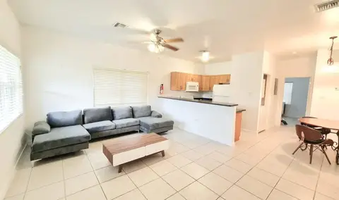 Spacious 1 bed condo, Whistler Pass, Fairbanks, George Town