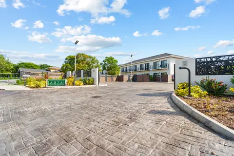 (Sale Pending) CENTURY 21 | ARZA 1 BED/1 BATH COMPLETE TURN-KEY UNIT