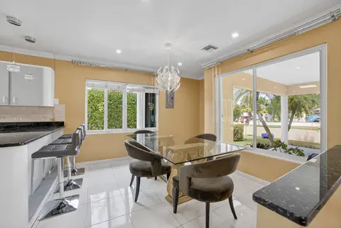 CENTURY 21 | PROSPECT 3 BED SINGLE FAMILY HOME W/ 2-CAR GARAGE AND FENCED YARD