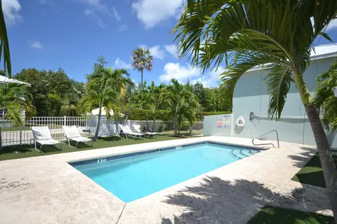 AFFORDABLE CONDO - TROPICAL HAVEN 6