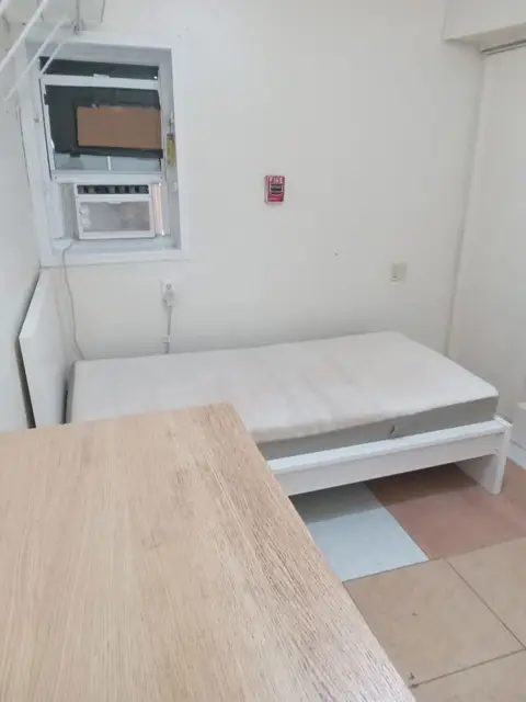 Bedroom with bathroom - $650 - share kitchen in BT
