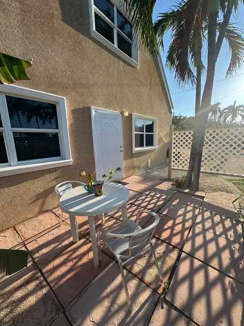 Spacious 1 bed Apartment in West Bay - Available Now!