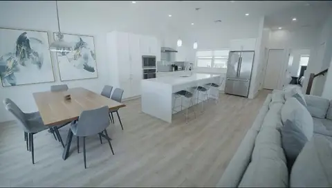 Contemporary Family Home - Snug Harbour - Across from Seven Mile Beach