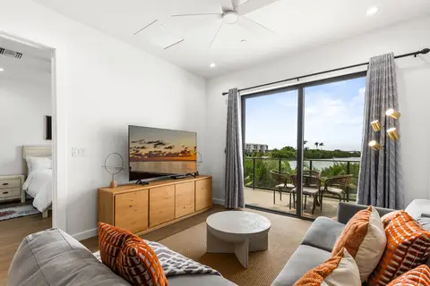 FOR SALE: 3 Bed 3 Bath Waterfront Condo in Prospect