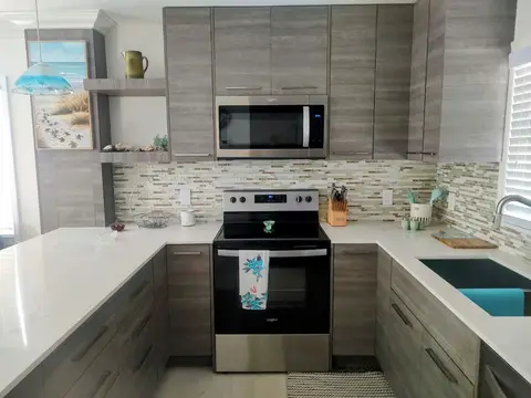 Charming South Sound Cottage on Walkers Road | Walk to the Beach