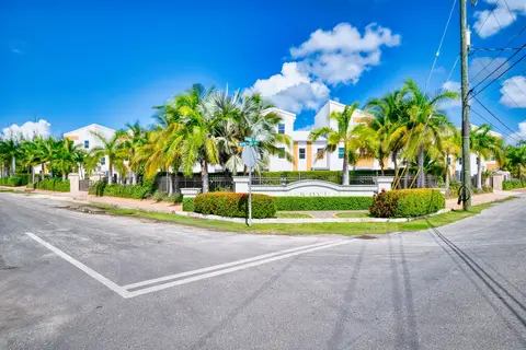 Bamboo Villas 3bed 3.5bath available now for long term lease!
