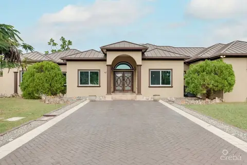 3 Bed 1 office 3 Bath Midway Close Family Home w/ generator for entire house