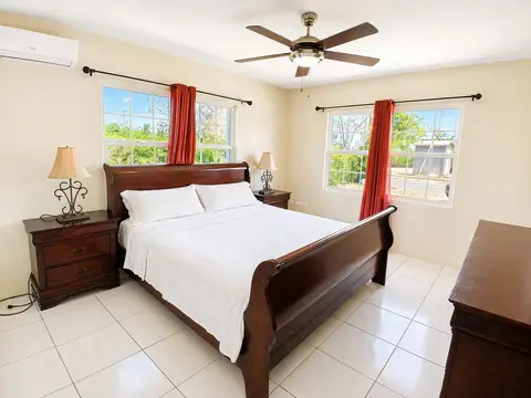 (Sale Pending) 2 Bed 1 Bath (Internet Included)