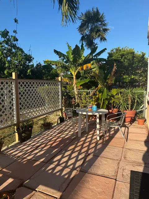 Super Cute Spacious 1 bed/1 bath apartment with private patio!