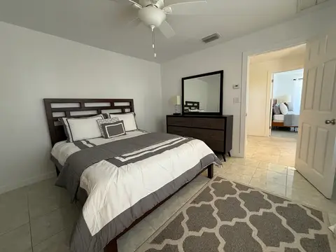 Spacious 3 Bed + Den, 2 Bath Fully Furnished Apartment – West Bay
