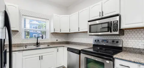 3bed 3.5 bath apartment in GT