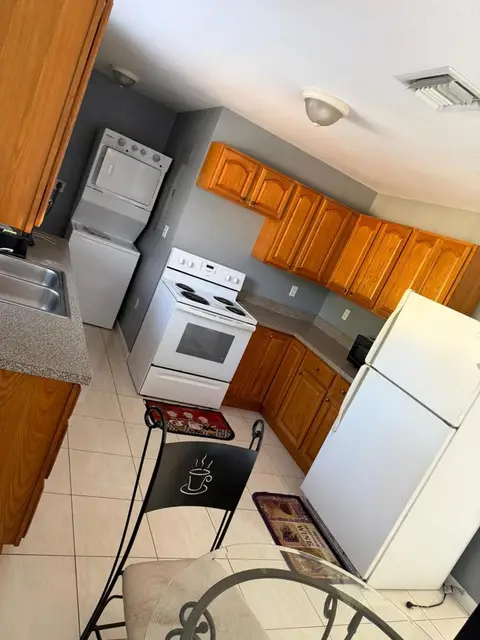 SHORT TERM RENTAL - 2 BED / 1 BATH (Doubloon Drive, BT)