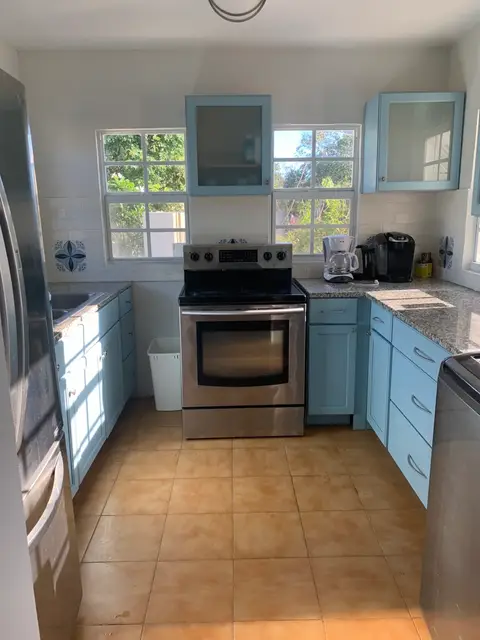 Clean/Neat Room for Rent Westbay - Available NOW! ROOM#A
