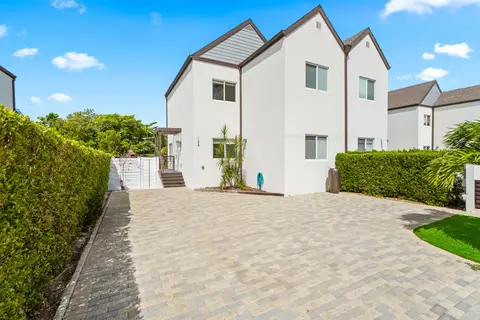 3bed 3bath family home - GT - Near Island Primary & CF School