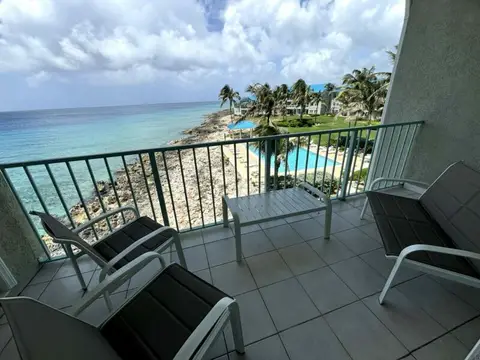 Ocean Front Penthouse Apartment - USD$5,000 (Short Term 3 to 6 months)