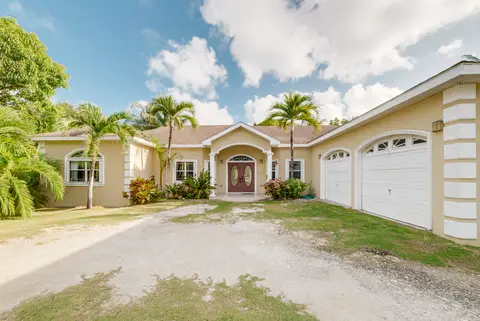 CENTURY 21 | 4 BED + OFFICE / 3.5 BATH SINGLE FAMILY HOME