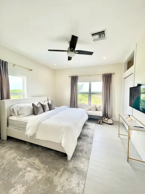 🌴 Luxury Poolside End Unit | Fully Furnished | Move-In Ready 🌴