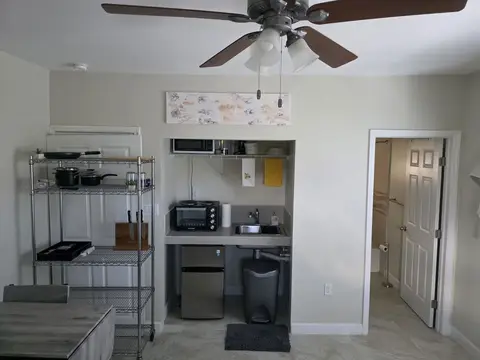 ⭐ Studio Apartment for Rent – West Bay. Available May 1st
