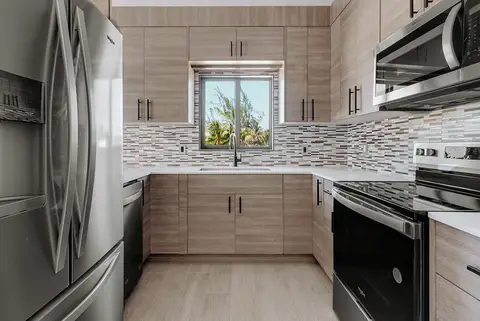 CENTURY 21 | KINGSLEY TOWNHOMES 2 BED PLUS DEN UNIT 3.