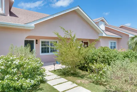 CENTURY 21 | FULLY REMODELED 3 BEDROOM TOWNHOME IN PARK TRACE