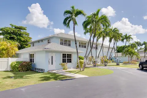 CENTURY 21 | PALM SPRINGS SPACIOUS ONE BED - RARE FIND