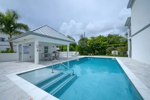 1BD 1.5B Convenient and Cosy Apartment with pool - SHORT TERM ONLY - View Local rates NOW!