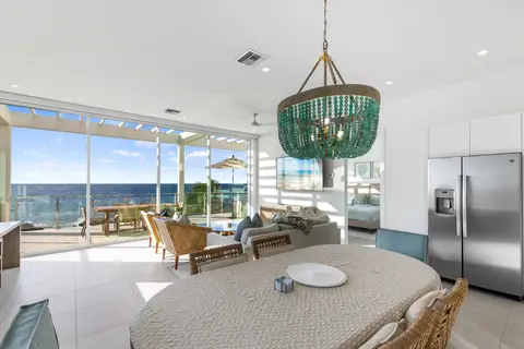 Large Luxury Sea front 3 bed 3 bath on North West pt road 4 rent