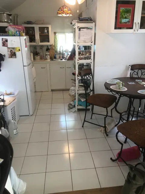 SMB-close Cottage ci$1600 + Utils NOW! (asap!) til Nov or Dec 6- 7 Mo