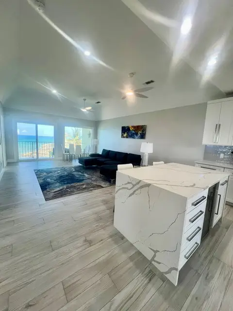 Oceanfront Penthouse Apartment / 2 Bed | 2 Bath | Short Term 3-6 Months