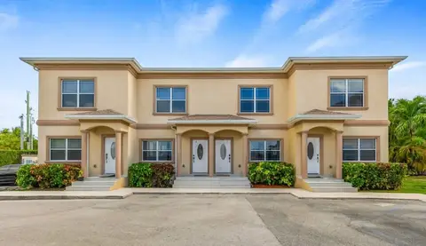 2 bedroom 2.5 bathroom Colonial Grand