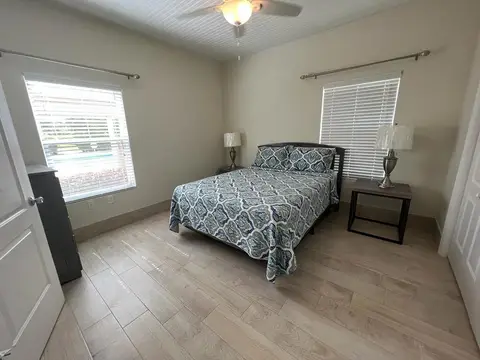 JUN 1st, 2-bed/2.5 Bath, North Side
