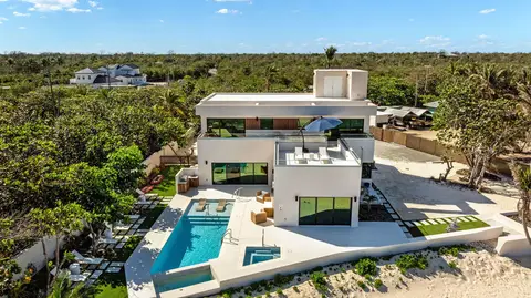 CENTURY 21 | HALCYON POINT - EXPERIENCE LUXURY FIRSTHAND