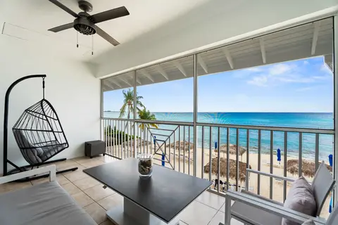 CENTURY 21 | DISCOVERY POINT PENTHOUSE BEACHFRONT - PROVEN INCOME GENERATOR