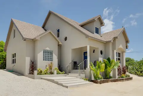 CENTURY 21 | VISTA ON NORTH WEST POINT RD + 0.20 ACRE LAND LOT