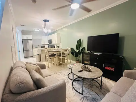 Charming 2-bedroom townhome includes internet/TV