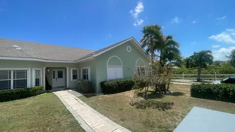 West Bay near the shores Beautiful 3 bed home for rent