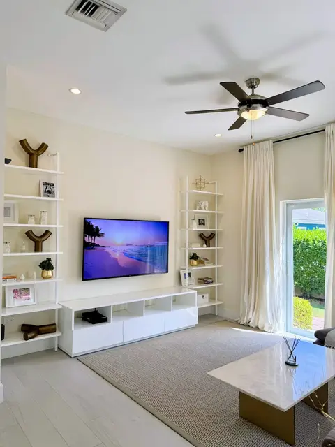 🌴 Poolside End Unit | Fully Furnished | Move In Ready 🌴